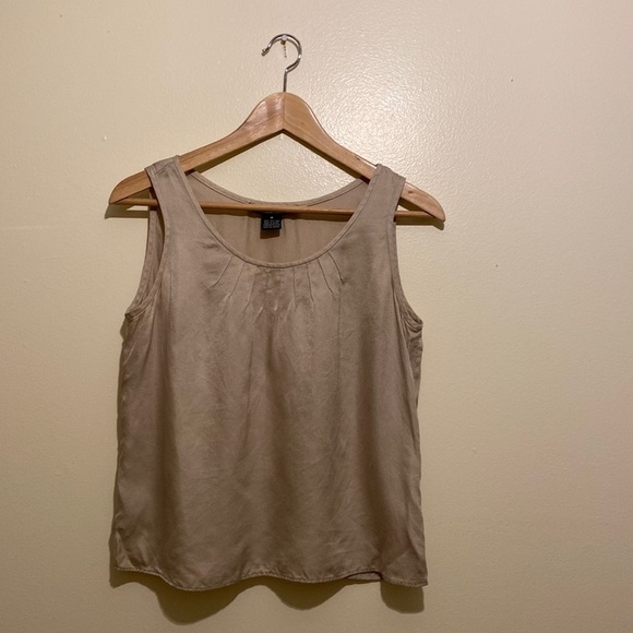 ELLEN TRACY SILK TOP . Size 4 - Picture 1 of 5